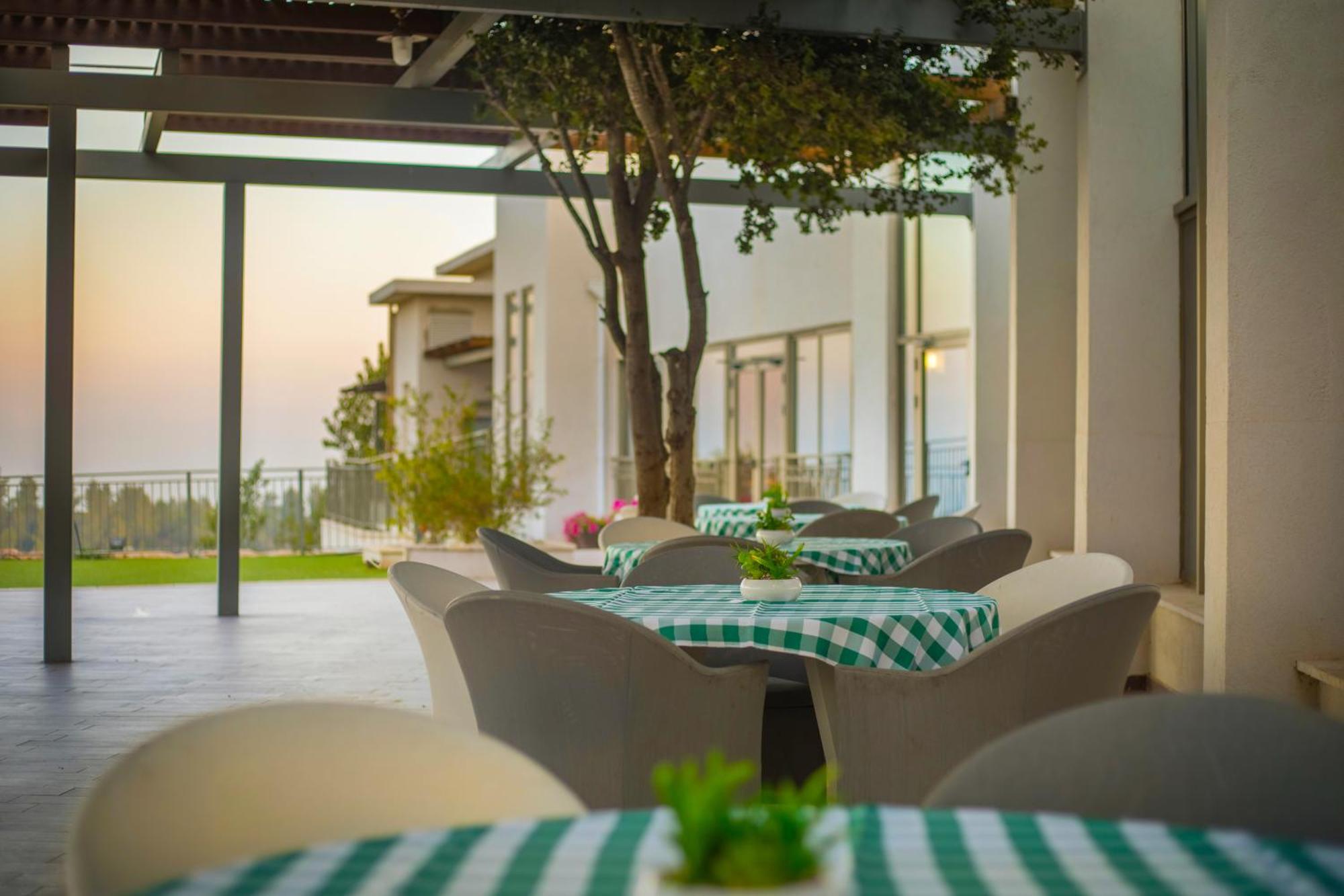 C Hotel Neve Ilan Exteriér fotografie